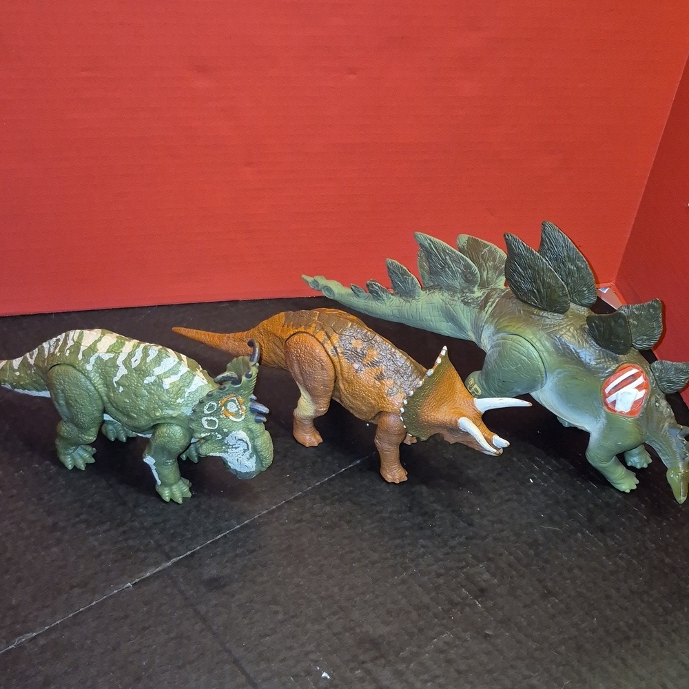 97' Jurrasic Park & 2018 World Dinos Working Condition New Batteries